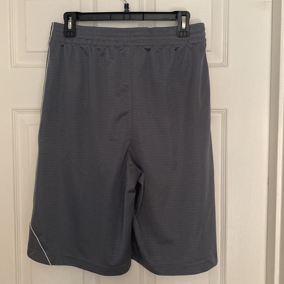 New men’s gray drawstring shorts size medium length 24” smoke free home - Picture 2 of 5